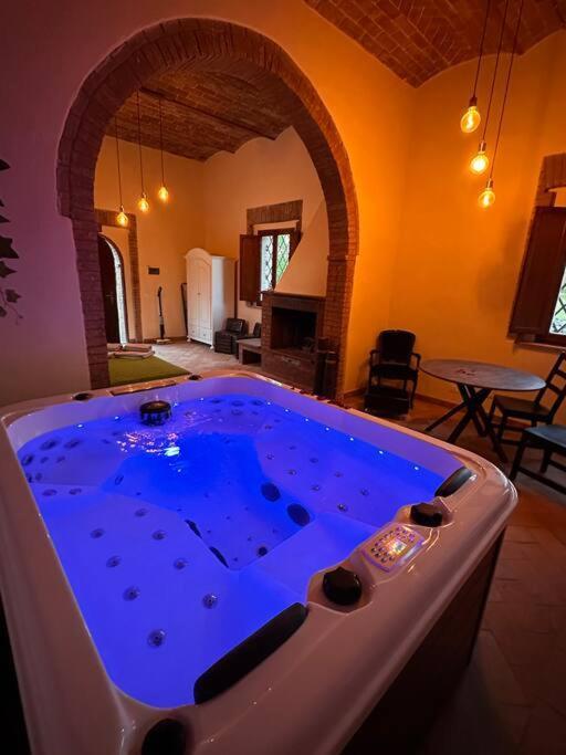 Relax Nella Jacuzzi In Toscana Colle Val D'Elsa Ngoại thất bức ảnh