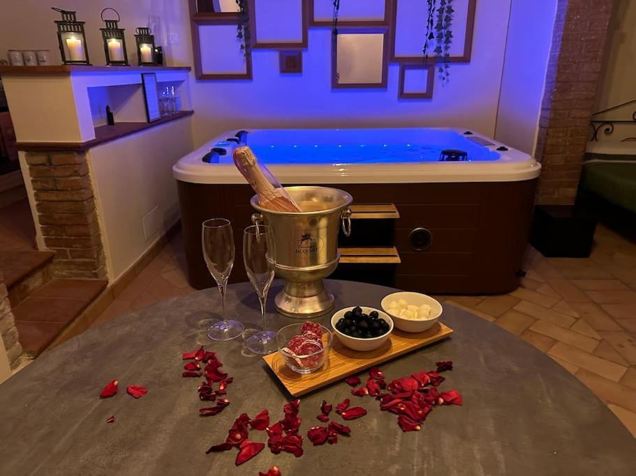 Relax Nella Jacuzzi In Toscana Colle Val D'Elsa Ngoại thất bức ảnh